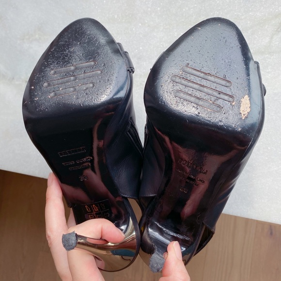 Le Silla Front Zipper Sandals - Picture 4 of 6